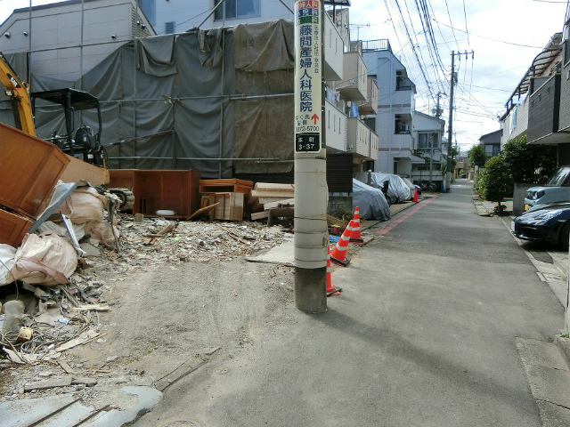 現地　建物解体中