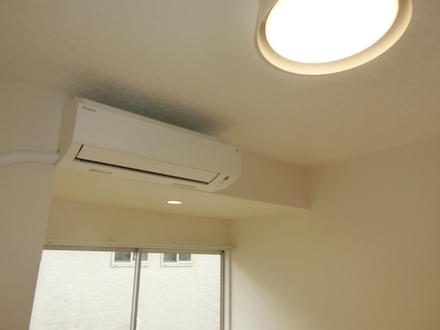 2F洋室(約5帖)エアコン・照明器具