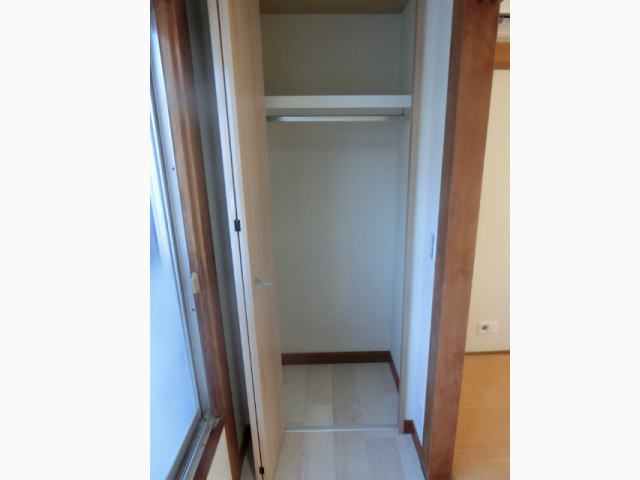 2F和室(約6帖)縁側収納